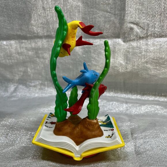 MINT Vintage 2000 Hallmark DR. SEUSS "RED FISH BLUE FISH "  Figurine 1E 095A - Picture 2 of 5